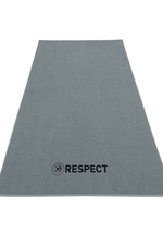 Lade das Bild in den Galerie-Viewer, „Personalisiertes RESPECT-Badetuch – 150 x 90 cm“
