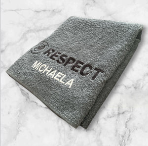 „Personalisiertes RESPECT-Badetuch – 150 x 90 cm“